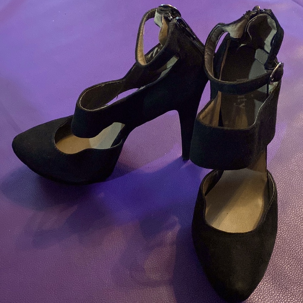 Levity platform high heel black pumps